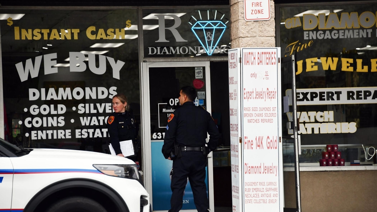 3 arrested in connection with a Rocky Point jewelry store robbery - Newsday