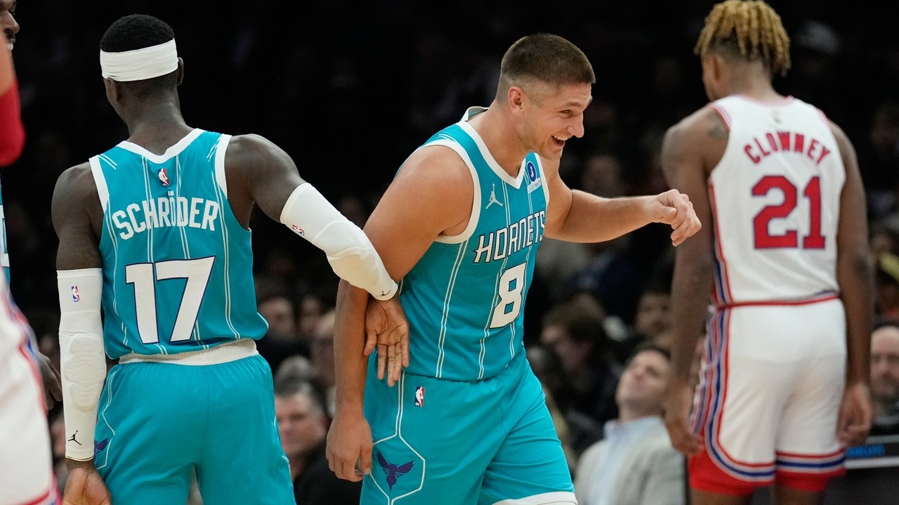 Naz Reid has 20 points and 11 rebounds in his Charlotte debut as the ...