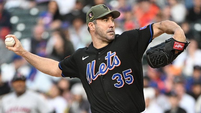 New York Mets starting pitcher Justin Verlander delivers against the...