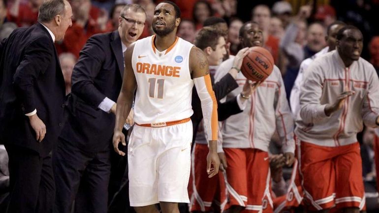 Syracuse guard Scoop Jardine (11) walks past the Ohio State...