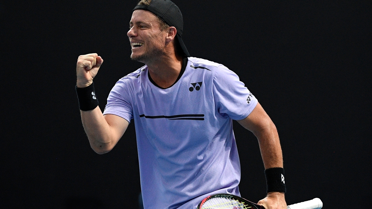 Lleyton Hewitt and his son Cruz lose quarterfinal doubles match in