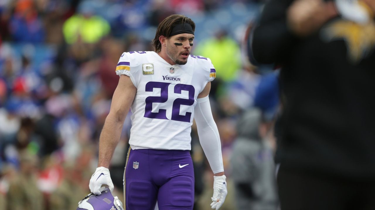 Harrison Smith has perfect celebration after re-signing with Vikings