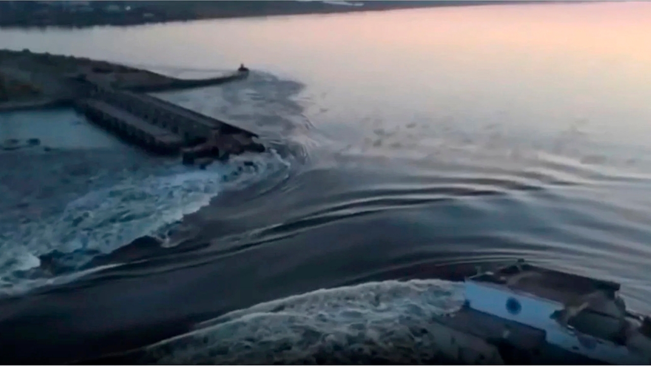 Ukraine accuses Russia of destroying major dam near Kherson, warns of ecological disaster - Vimarsana News