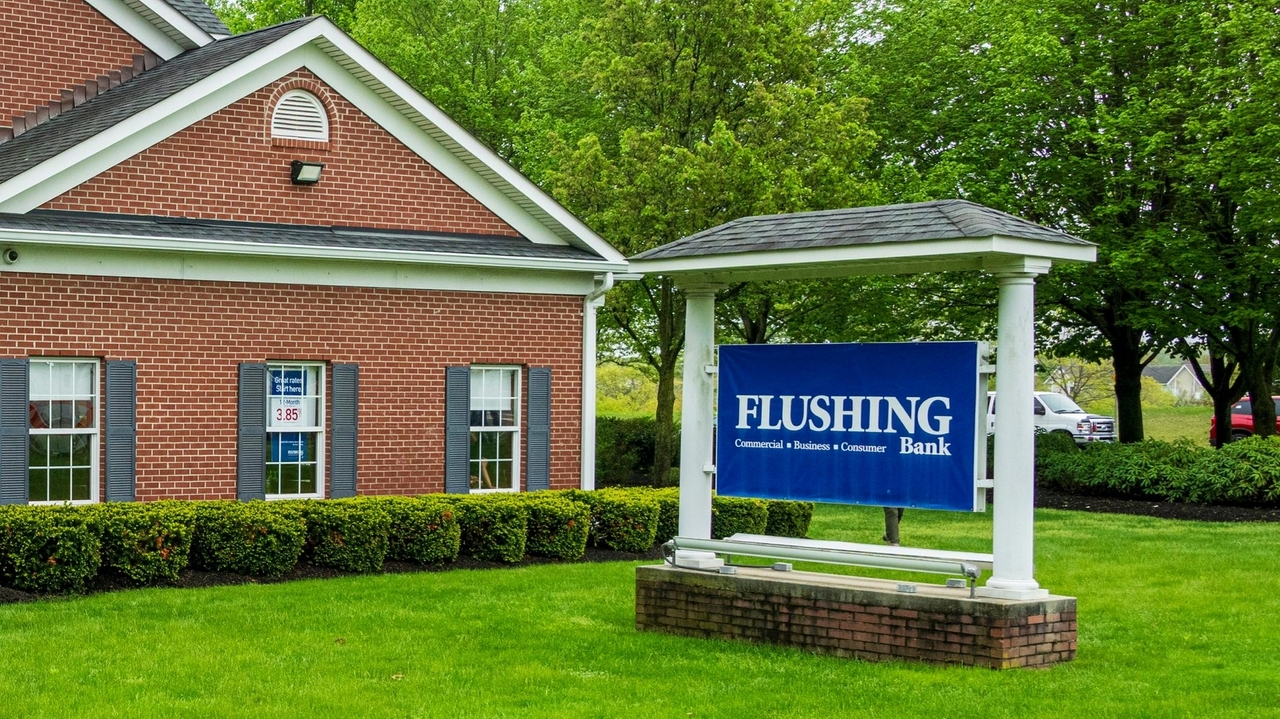 174 Flushing Bank workers in Uniondale face layoffs after merger