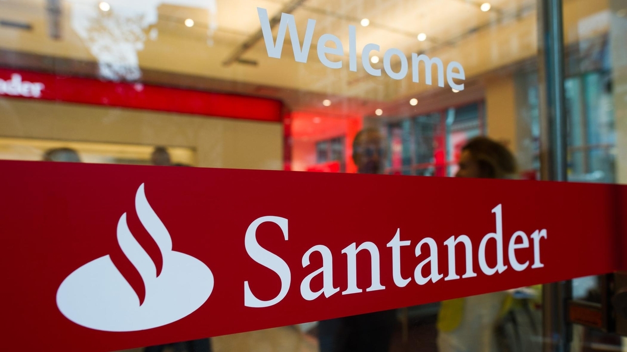 Santander to refund auto loan fees under NY settlement