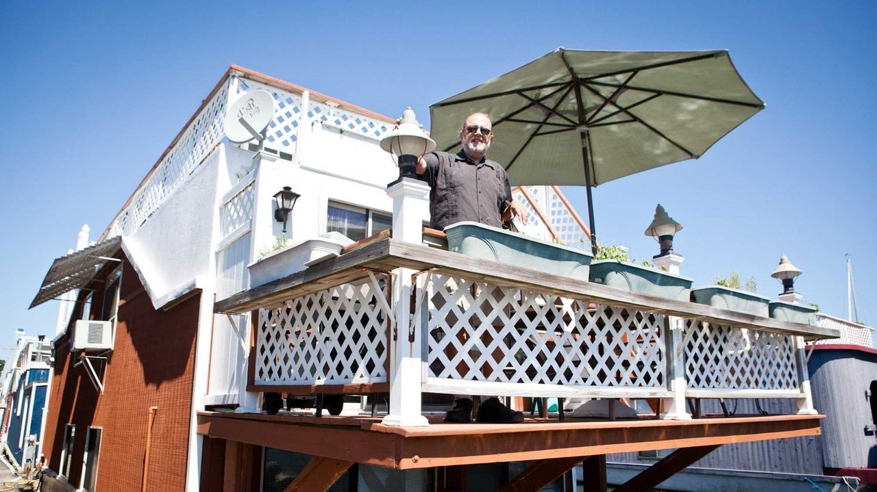 Why you should buy his houseboat in Port Washington Newsday