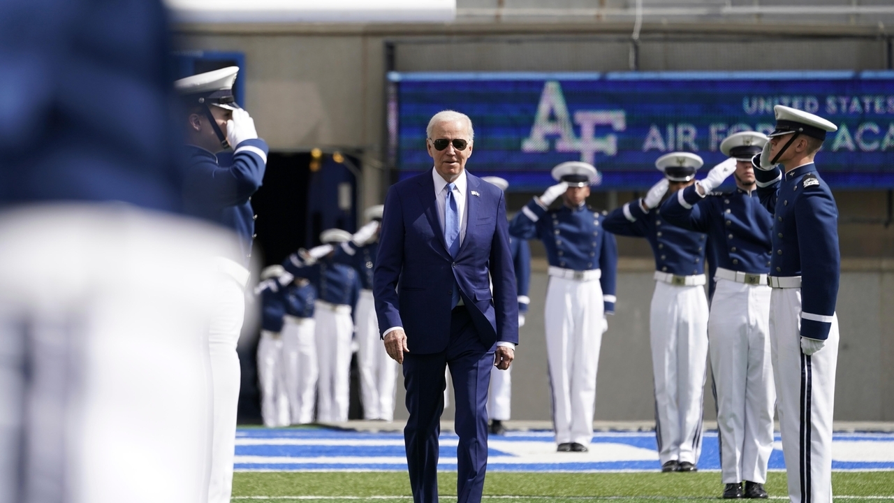 Biden tells US Air Force Academy graduates their leadership needed in increasingly confusing world - Vimarsana News