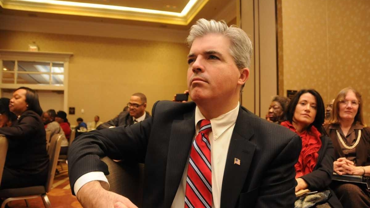 Bellone makes pitch in Huntington - Newsday