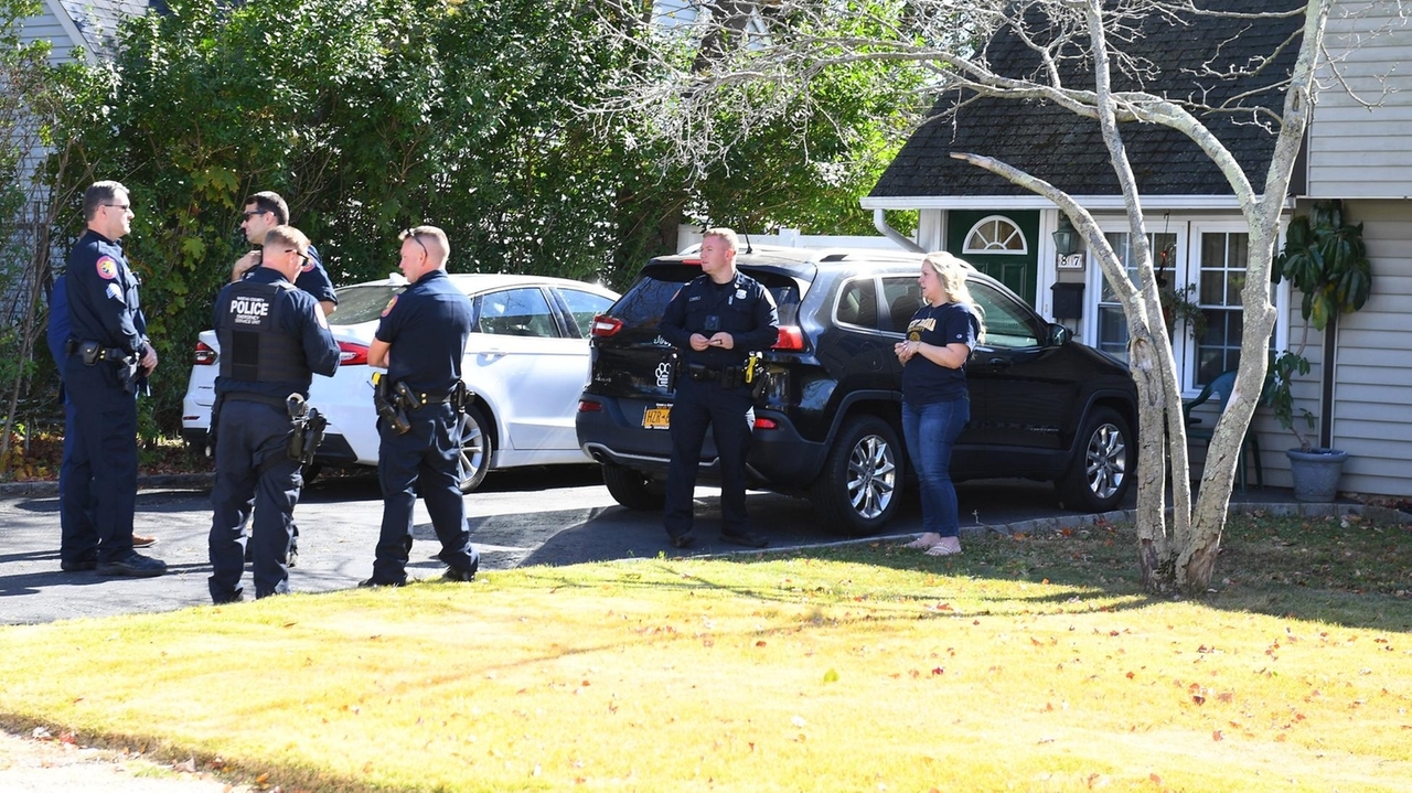 Child, 2 adults hospitalized for dog bites in Hicksville - Newsday