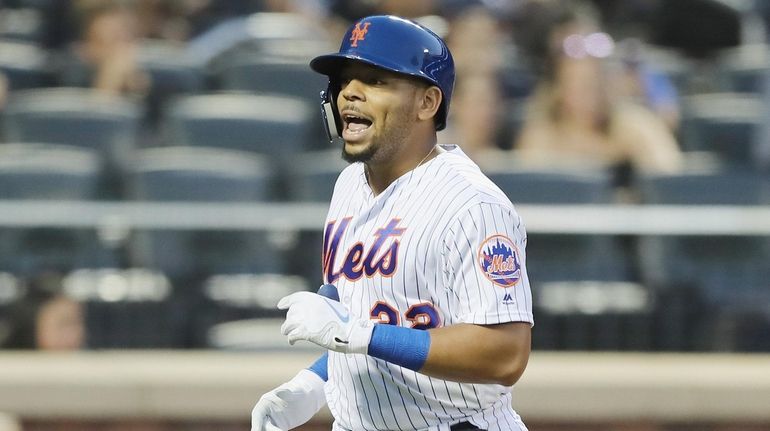 Dominic Smith of the New York Mets celebrates his solo...