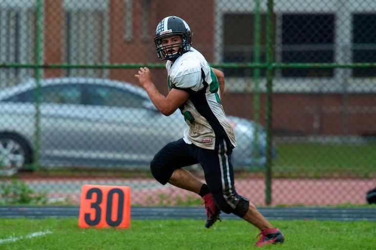 West Hempstead football tops Valley Stream South to finish 7-1 - Newsday