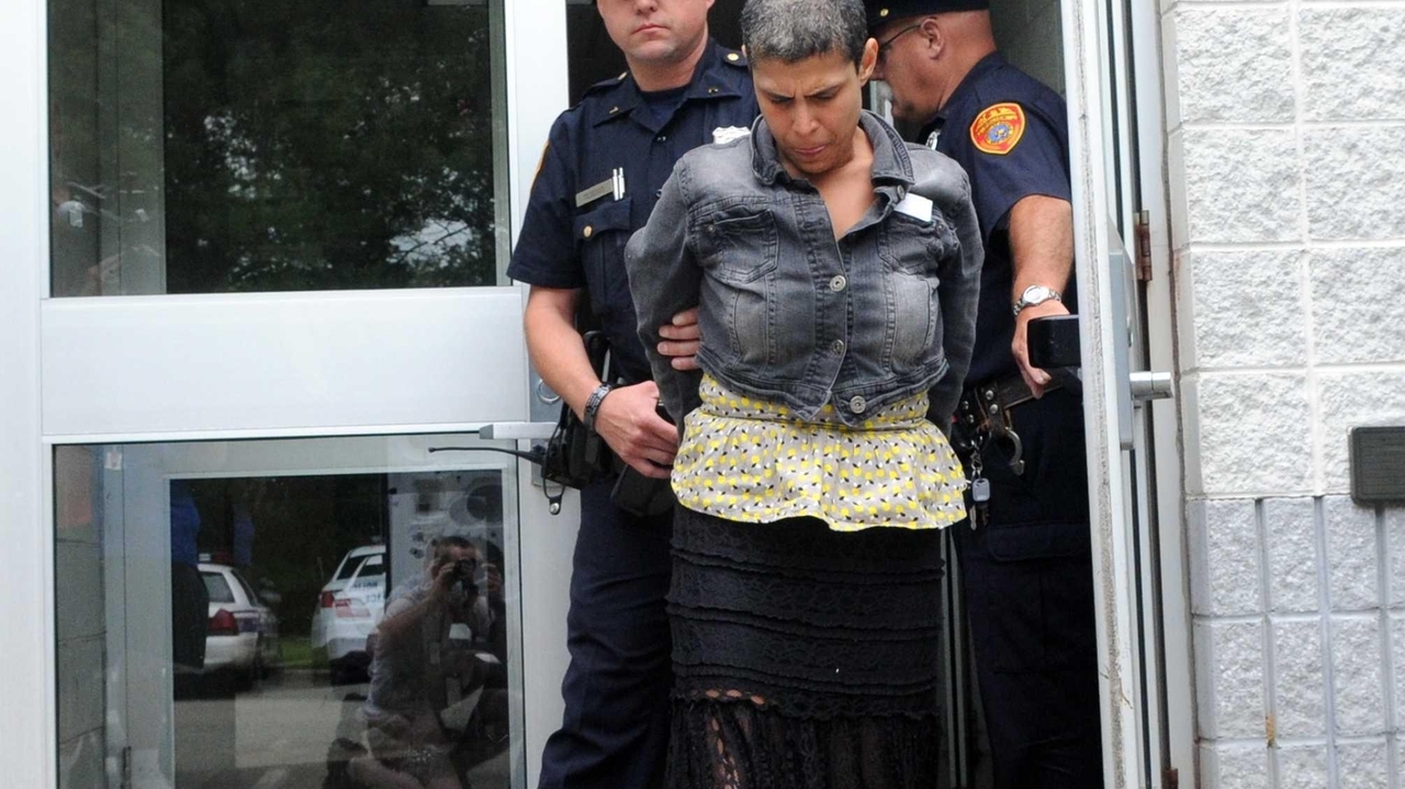 Shirley woman drove drunk with 5 kids in car, say cops - Newsday
