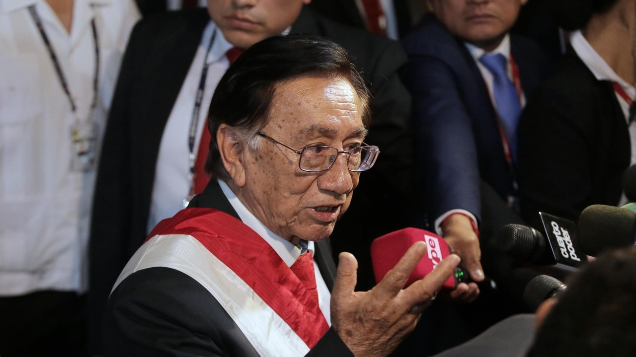 Peru's defense and foreign ministers resign after the president stalls US military planes deal