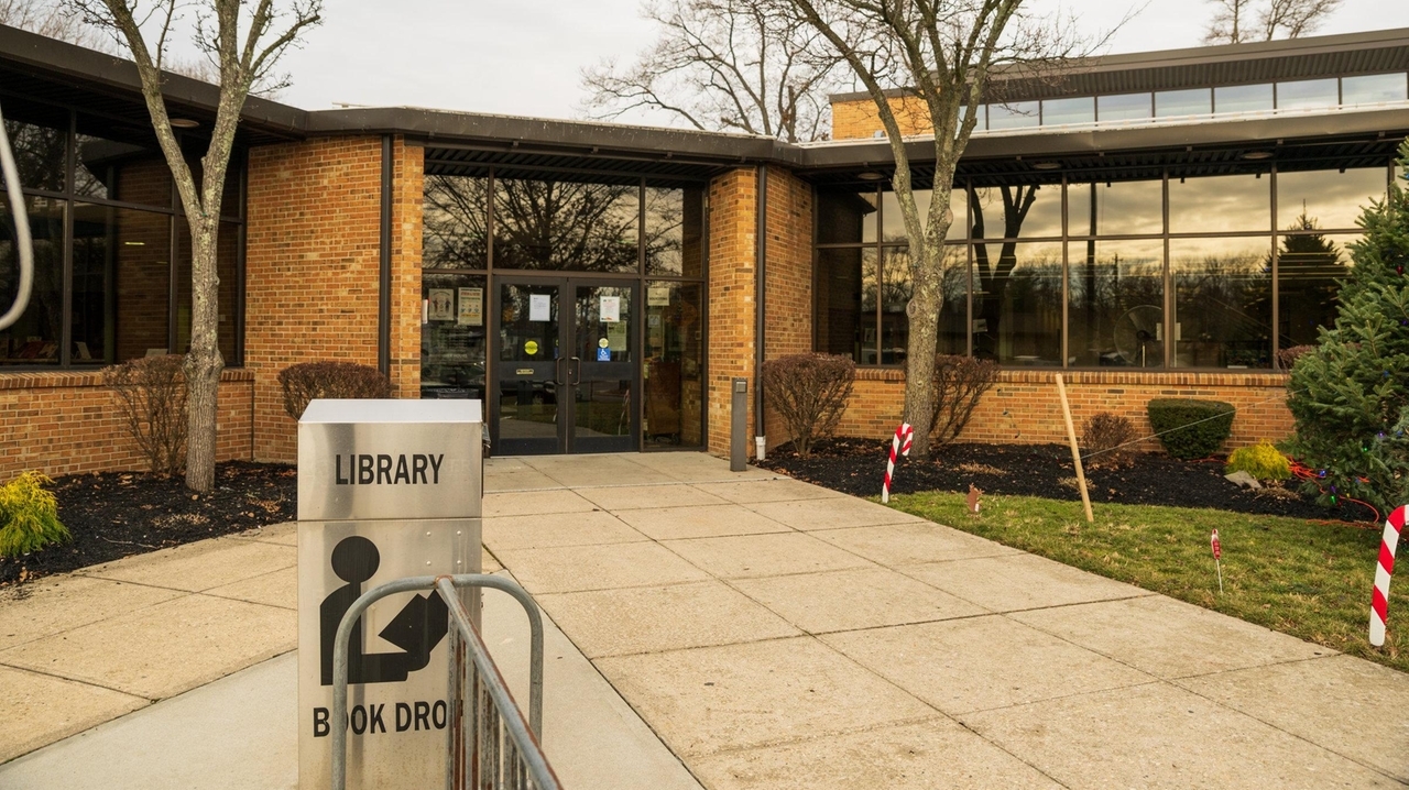 Wyandanch library: Katrina Crawford named president, Norman Sellers vice president as board seeks to find new director - Vimarsana News