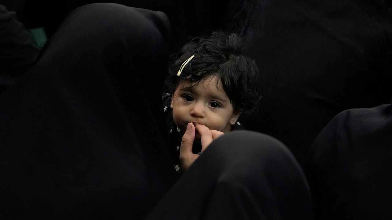 Iran's Shiite Muslims commemorate the mourning day of Ashoura with ...