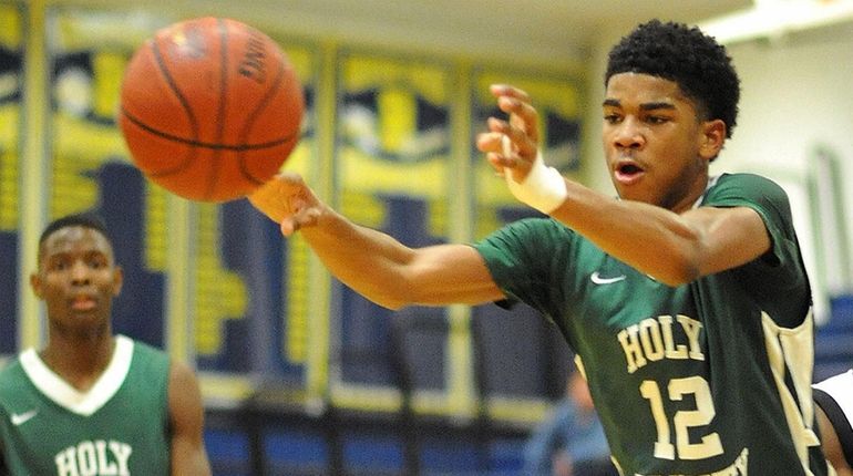 Titans' Camren Wynter passes the ball against Hempstead at Baldwin...