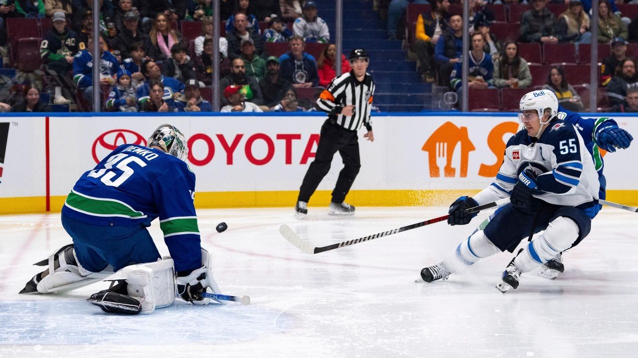 Canucks Goalie Thatcher Demko Leaves In 2nd Period In 5-0 Victory Over ...