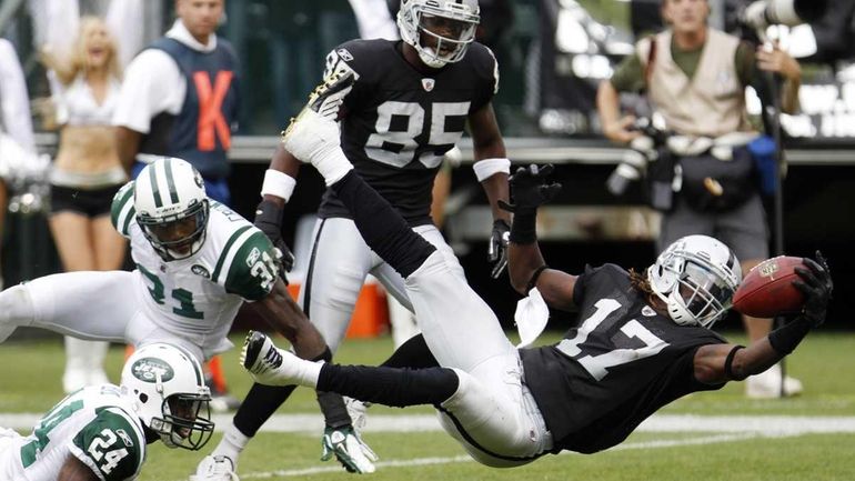 Oakland Raiders wide receiver Denarius Moore jumps into the end...