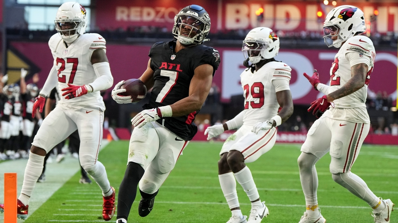 bijan-robinson-becomes-3rd-falcons-player-with-2-000-scrimmage-yards-in