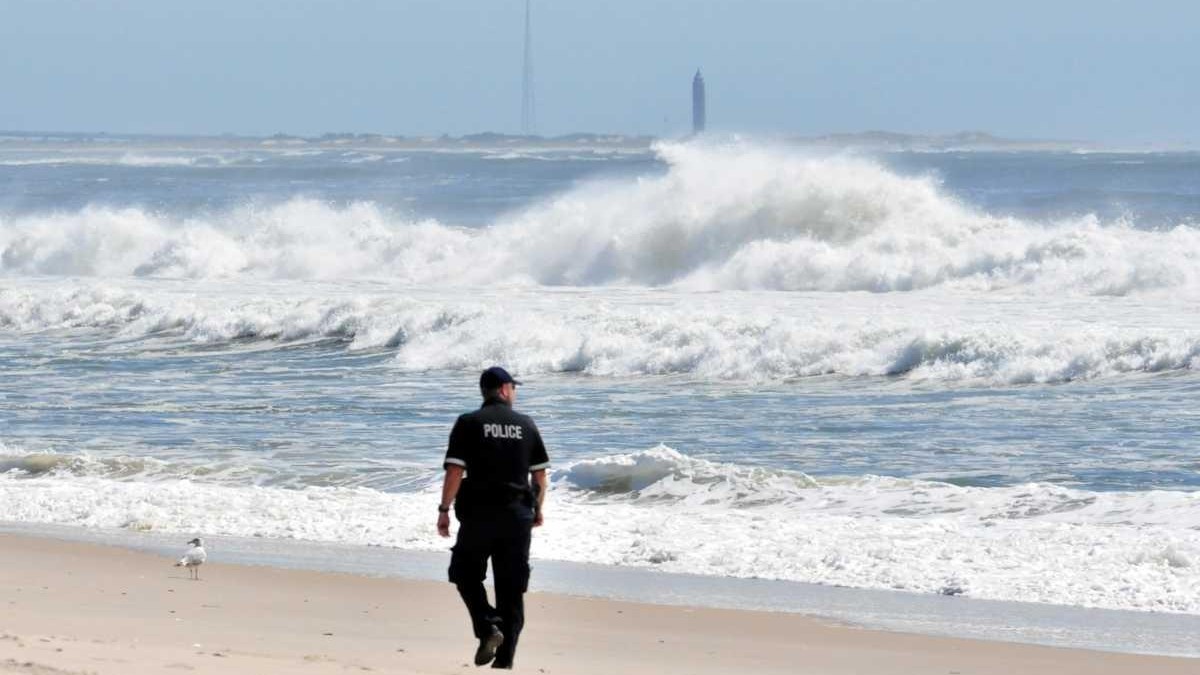 Search for LI surfer off Gilgo resumes - Newsday