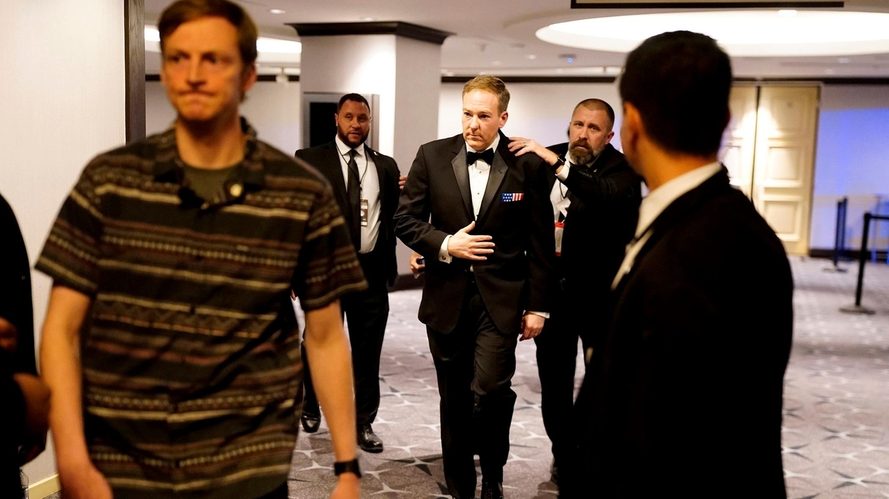 Lee Zeldin 'escorted to safety' after foiled attack on White House