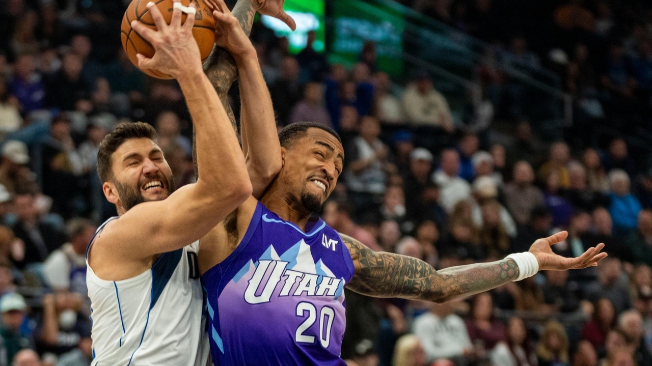 John Collins scores on a late dunk to lift Jazz past Mavericks for 1st