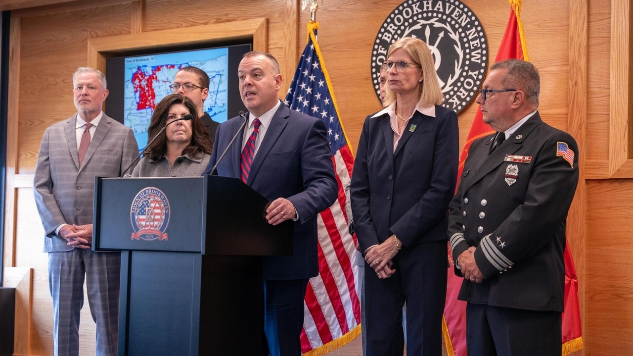 Brookhaven approves Verizon FIOS deal - Newsday