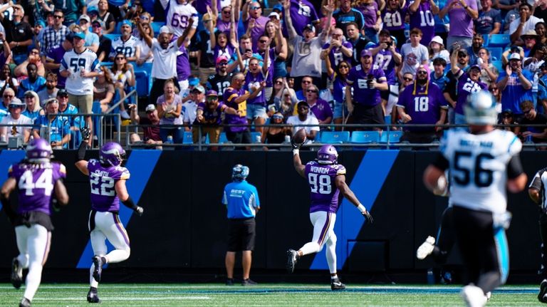 D.J. Wonnum's 51-yard scoop-and-score gives Vikings 14-13 lead - NBC Sports