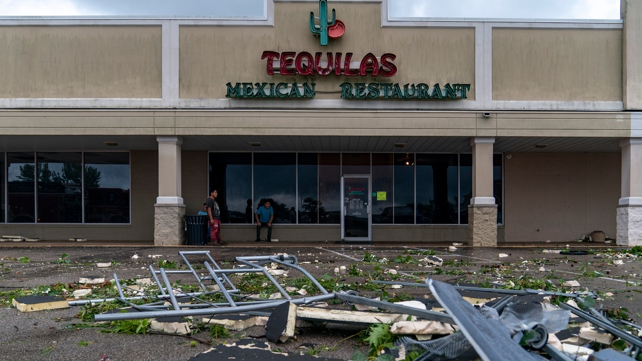 Hurricane Beryl's remnants drop tornadoes and heavy rain from Great ...