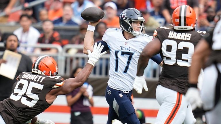 Myles Garrett, Cleveland's defense devour Titans, Deshaun Watson has 2 TD  passes in Browns' 27-3 win - The San Diego Union-Tribune