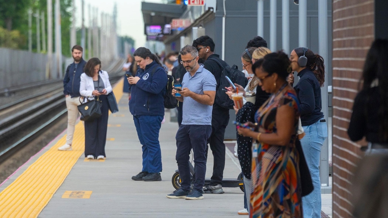 MTA&#x27;s Lieber: &#x27;Unacceptable situation&#x27; after Amtrak train fire causes LIRR disruptions into Penn