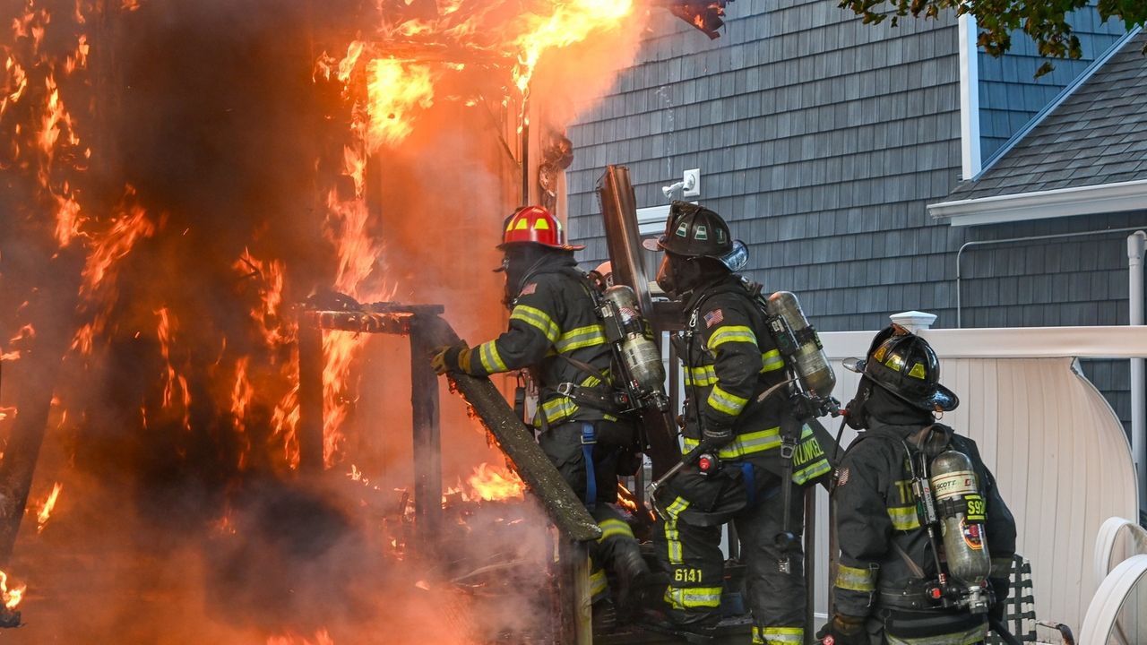 St. Paul firefighters battle morning fire