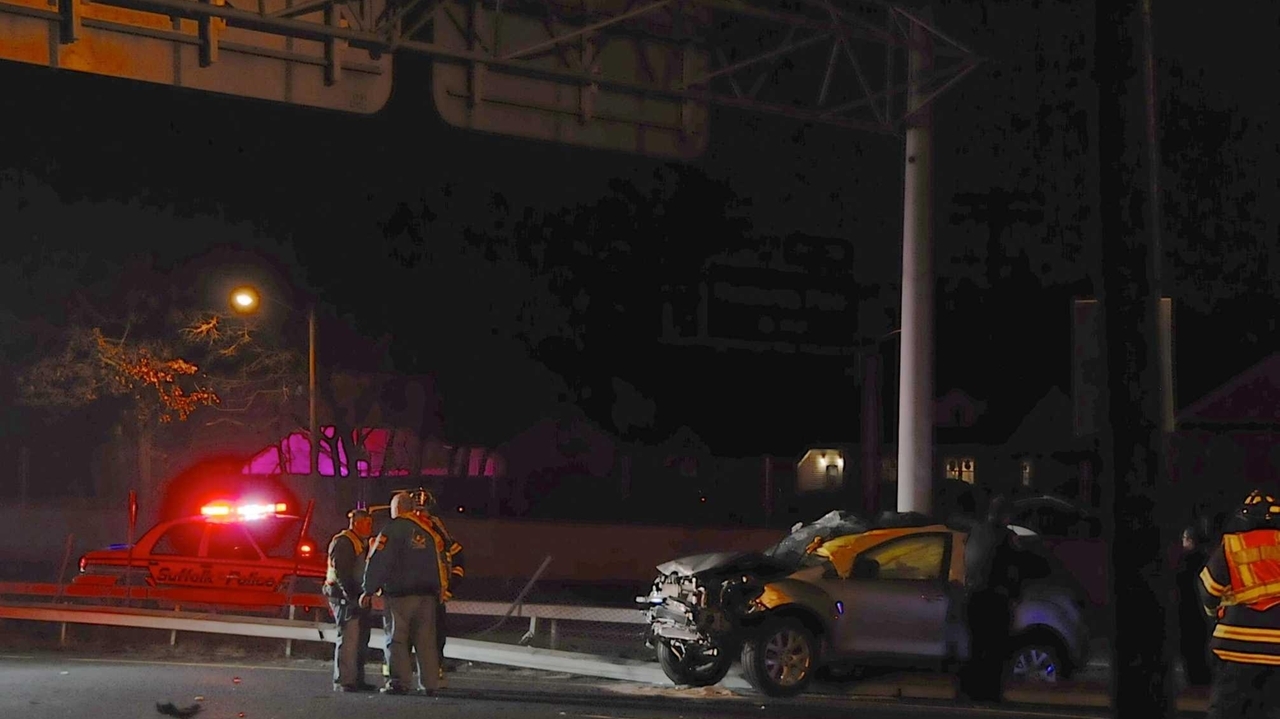 Man dies in Babylon crash, cops say - Newsday