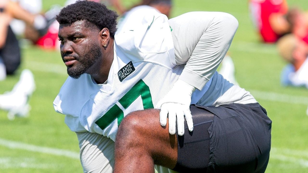 Jets offensive tackle Mekhi Becton is set to play for the first