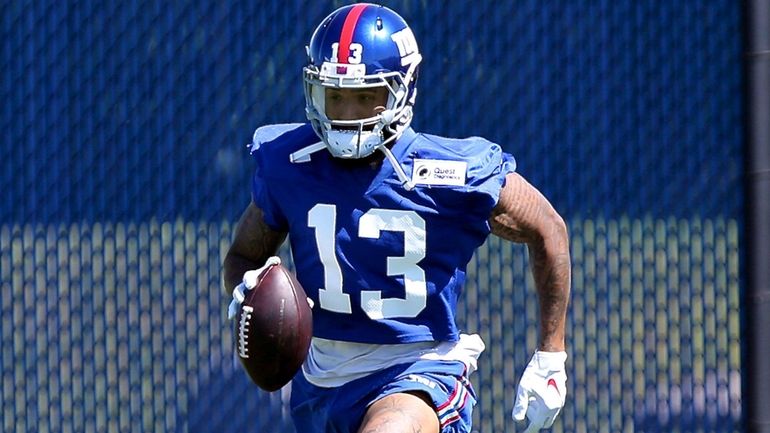 Odell Beckham Jr. warms up during Giants minicamp on Thursday, June...