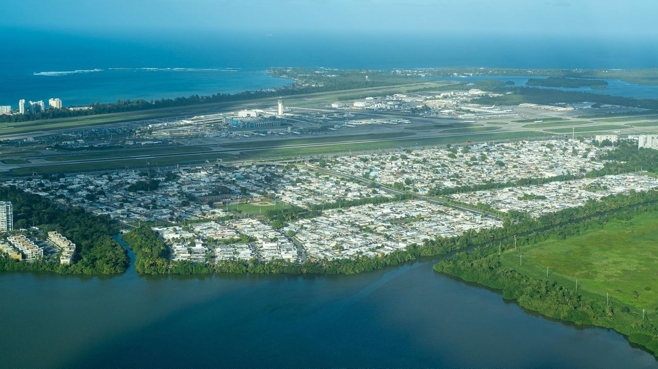 U.S. attack on Venezuela prompts flight cancellations, Caribbean travel disruption