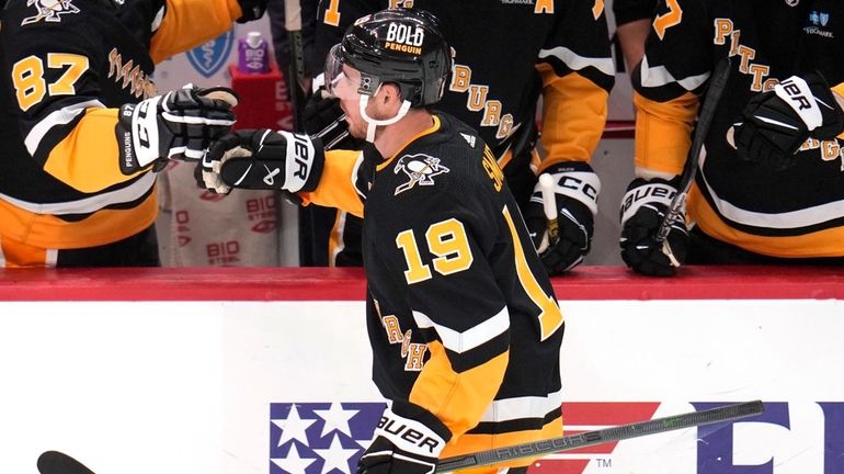 Reilly Smith with the Penguins last season.