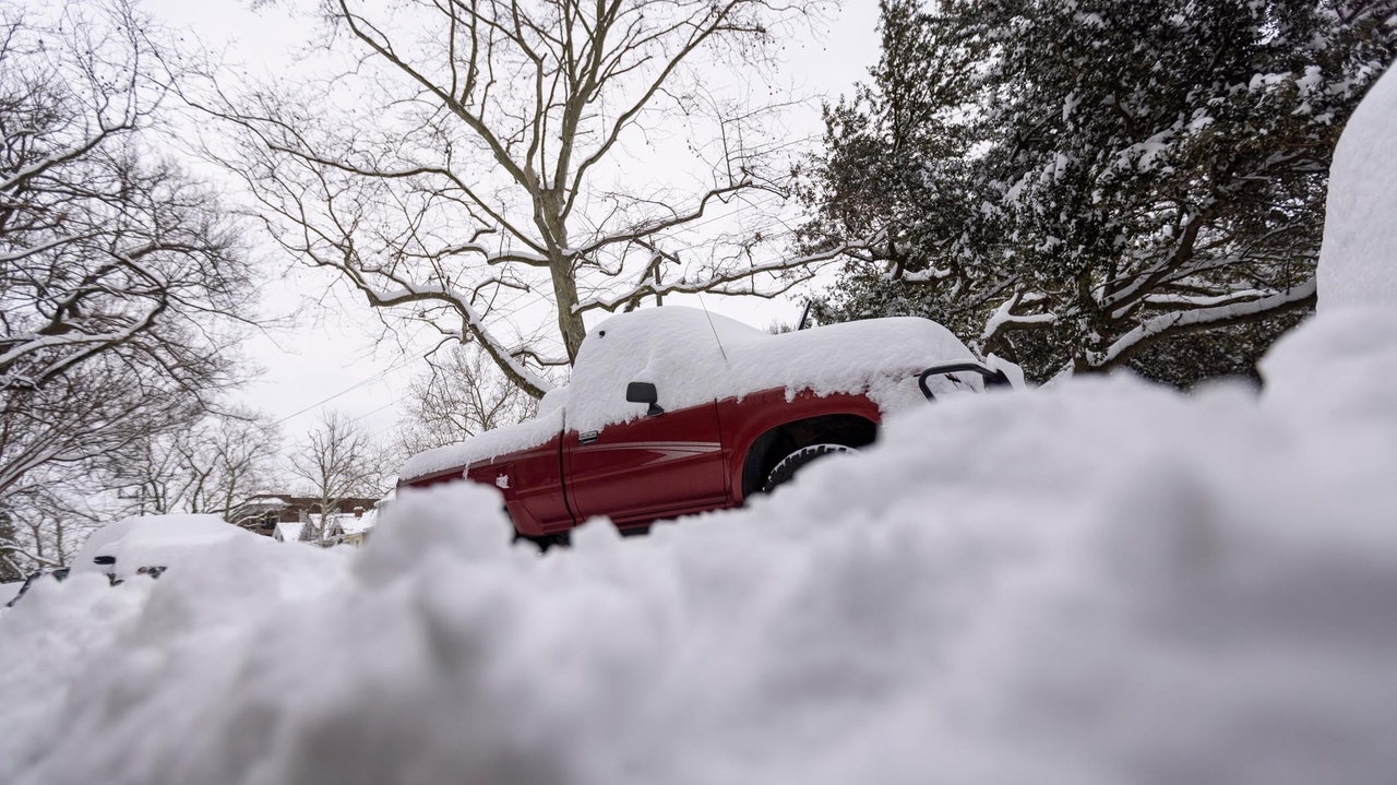 Snowy roads lead to hundreds of Virginia and North Carolina crashes as ...