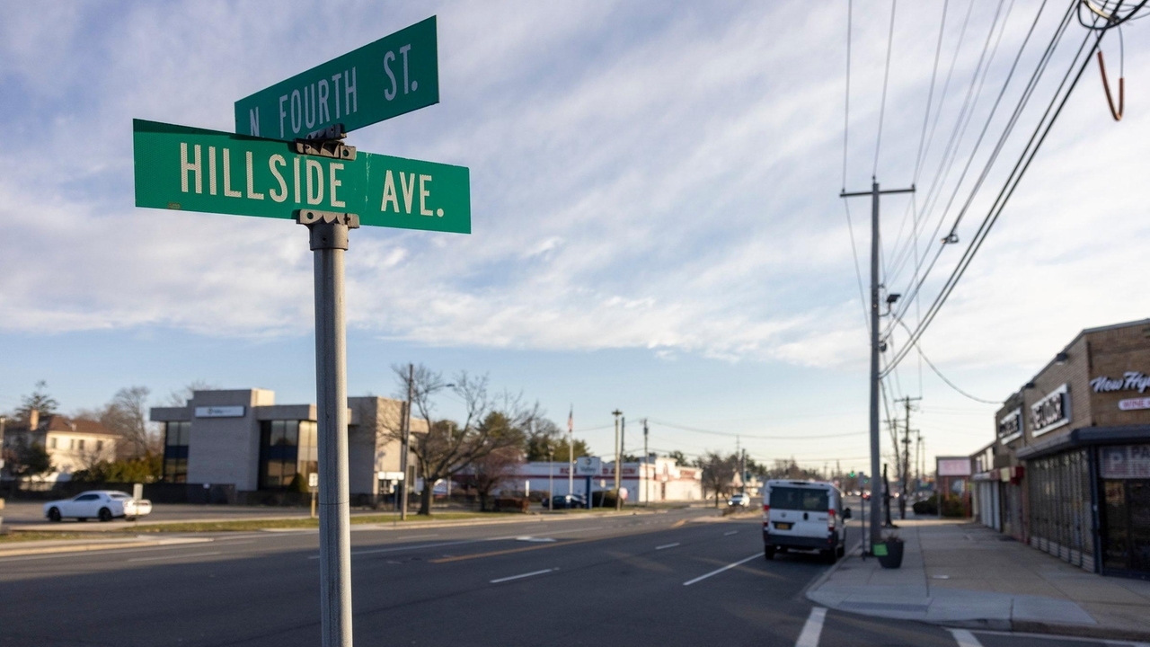 Pedestrian in New Hyde Park crash suffers serious injuries, police say - Vimarsana News