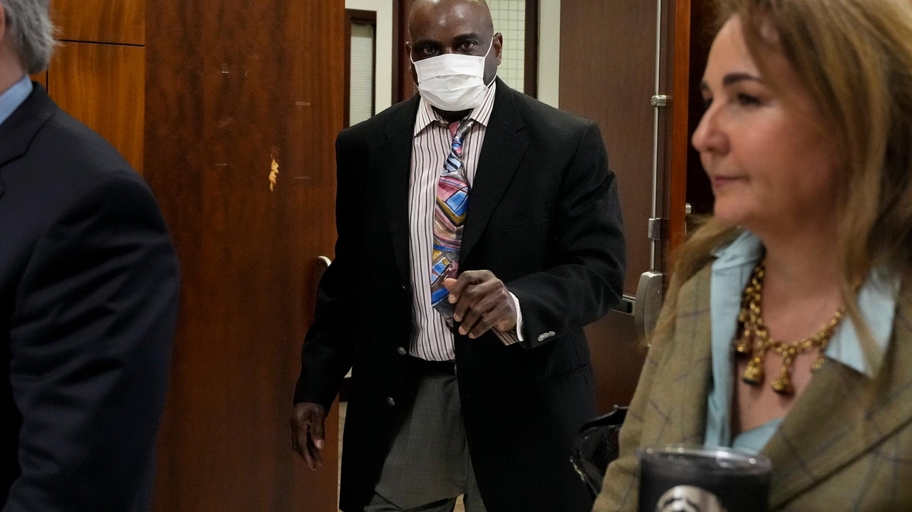 Jury selection begins in murder trial of former Houston police officer ...