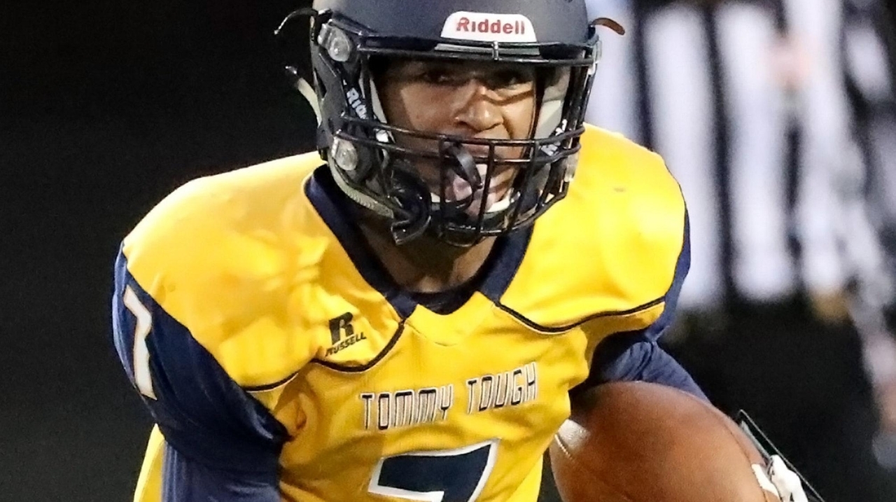 Xavier Arline scores 5 touchdowns to lead ShorehamWading River over