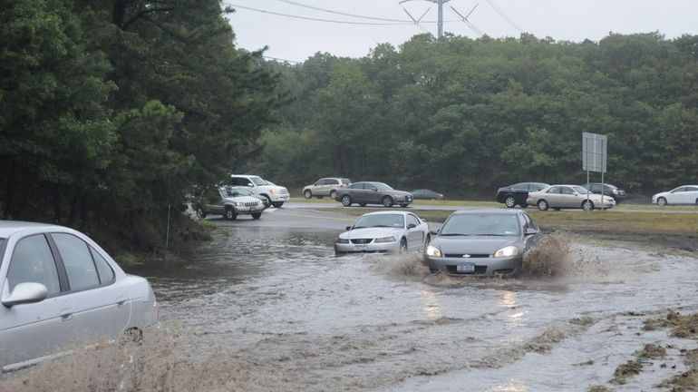 Flooding on the on-ramp to the westbound LIE from Nicolls...