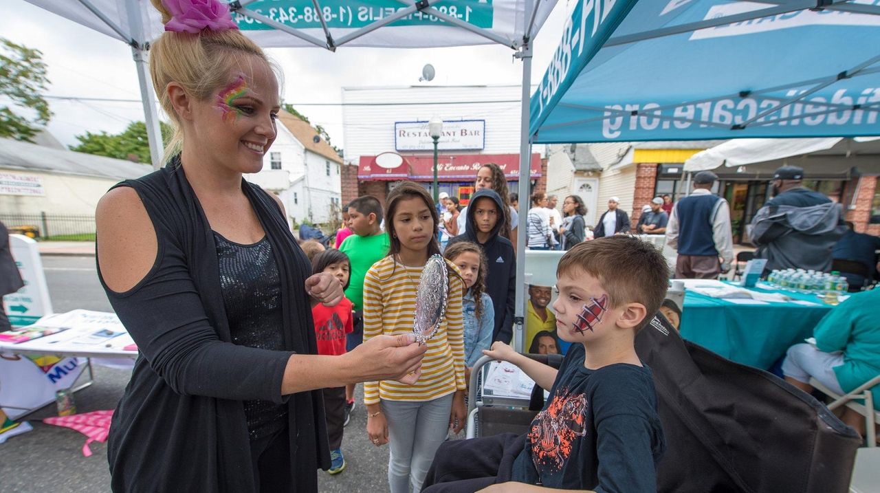 Central Islip, with eye toward revitalization, hosts downtown arts fair