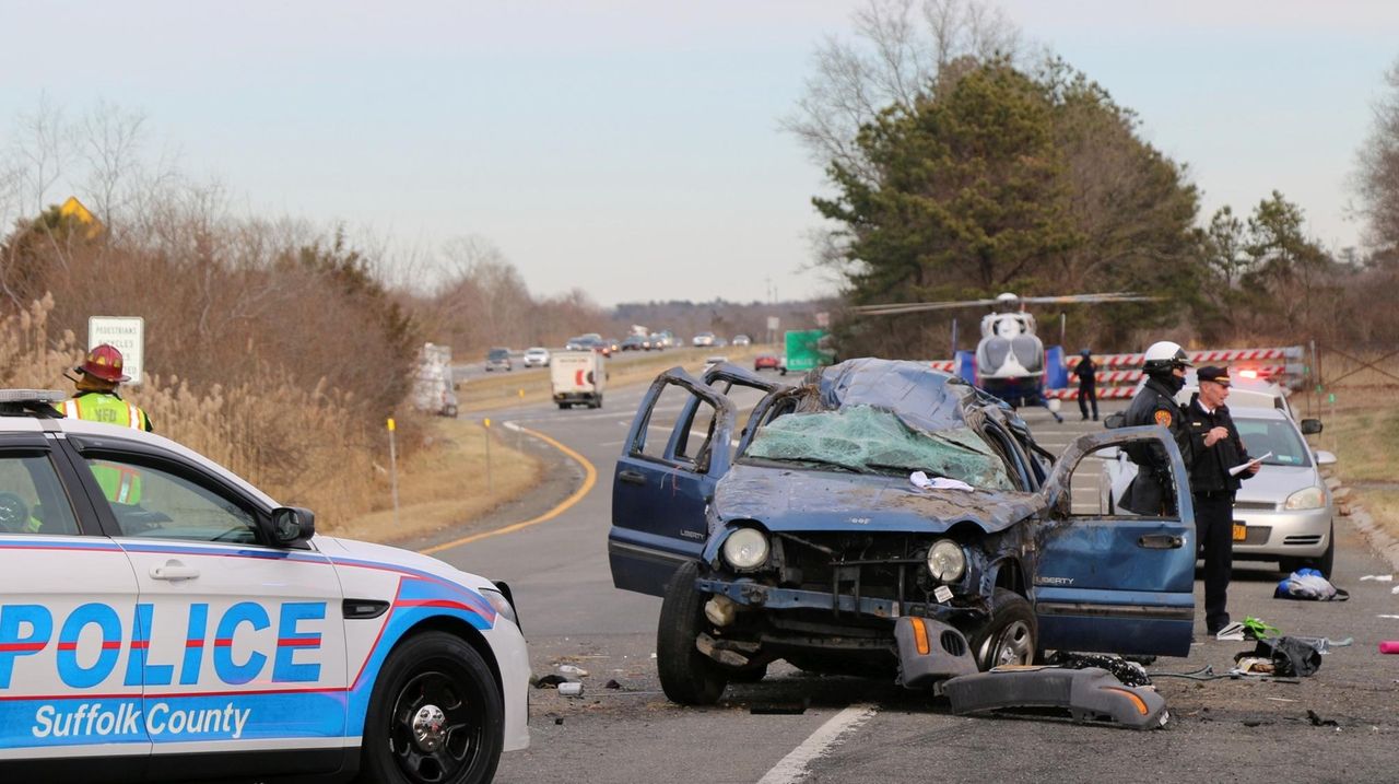 Crash on LIE near Exit 66 in Yaphank kills teenager, Suffolk police say