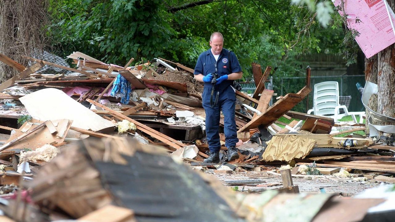 Officials Propane tanks source of deadly Brentwood house explosion