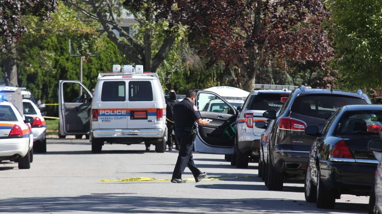 Cops: 3 who posed as construction workers sought in Bellmore home ...