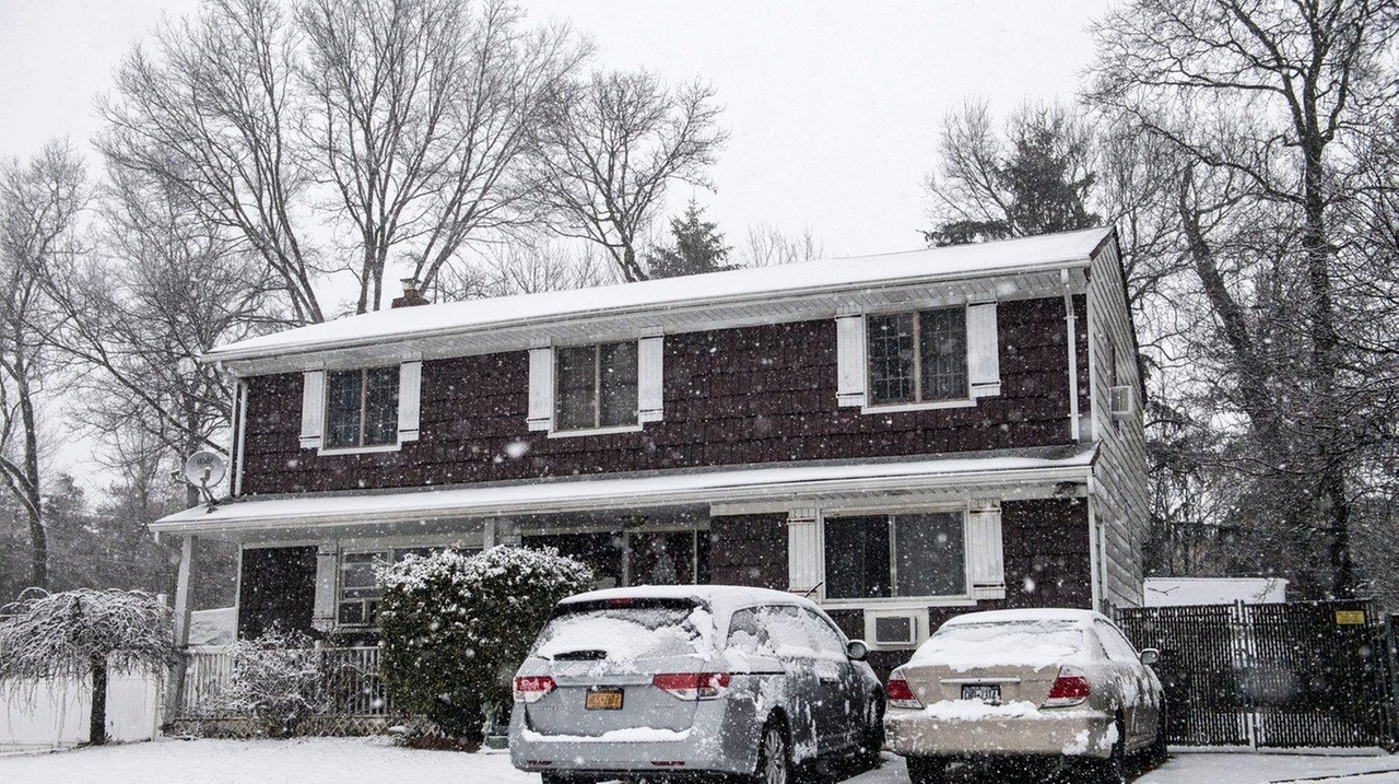 Agent says Commack house will not be sold for group home Newsday