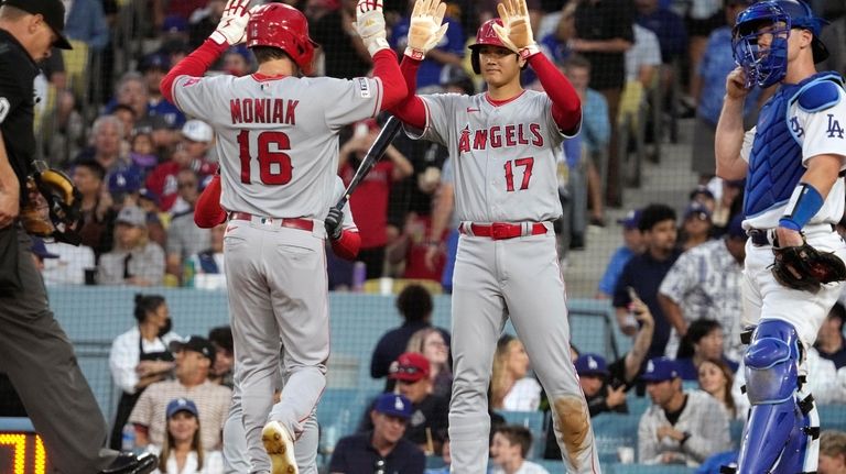 Betts hits two of Dodgers' five homers and drives in four runs in 11-4  victory over Angels