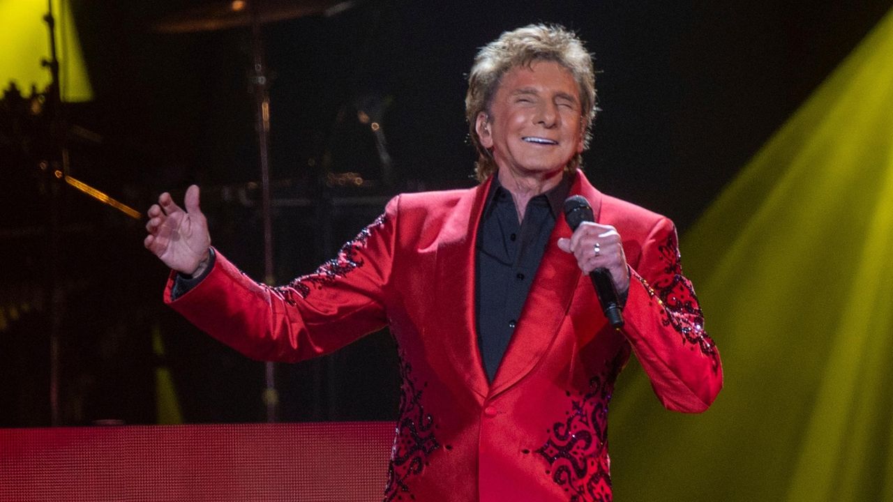 The Barry Manilow Official Website