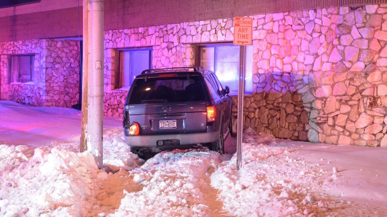 Hitrun driver flees on foot after Copiague crash with SUV, cops say